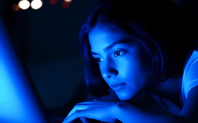 CUANDO LA LUZ SE VUELVE TÓXICA: EFECTOS REALES DE LA LUZ AZUL Y CÓMO PROTEGERTE